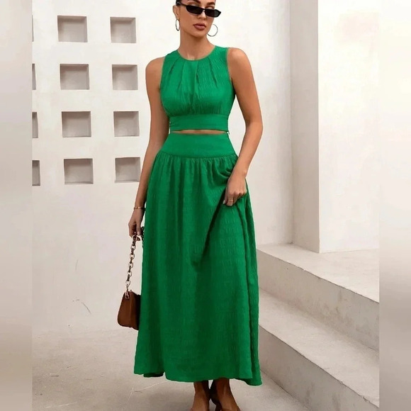 Casual Vacation Ocean Green Pleated Crop Top & A-Line Long Skirt Set For Summer - Picture 3 of 5